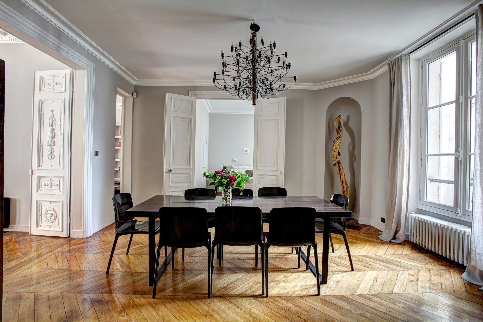 The World of Celebrity Interiors: A Peek Inside the Homes of the Rich and Famous - SkandiShop