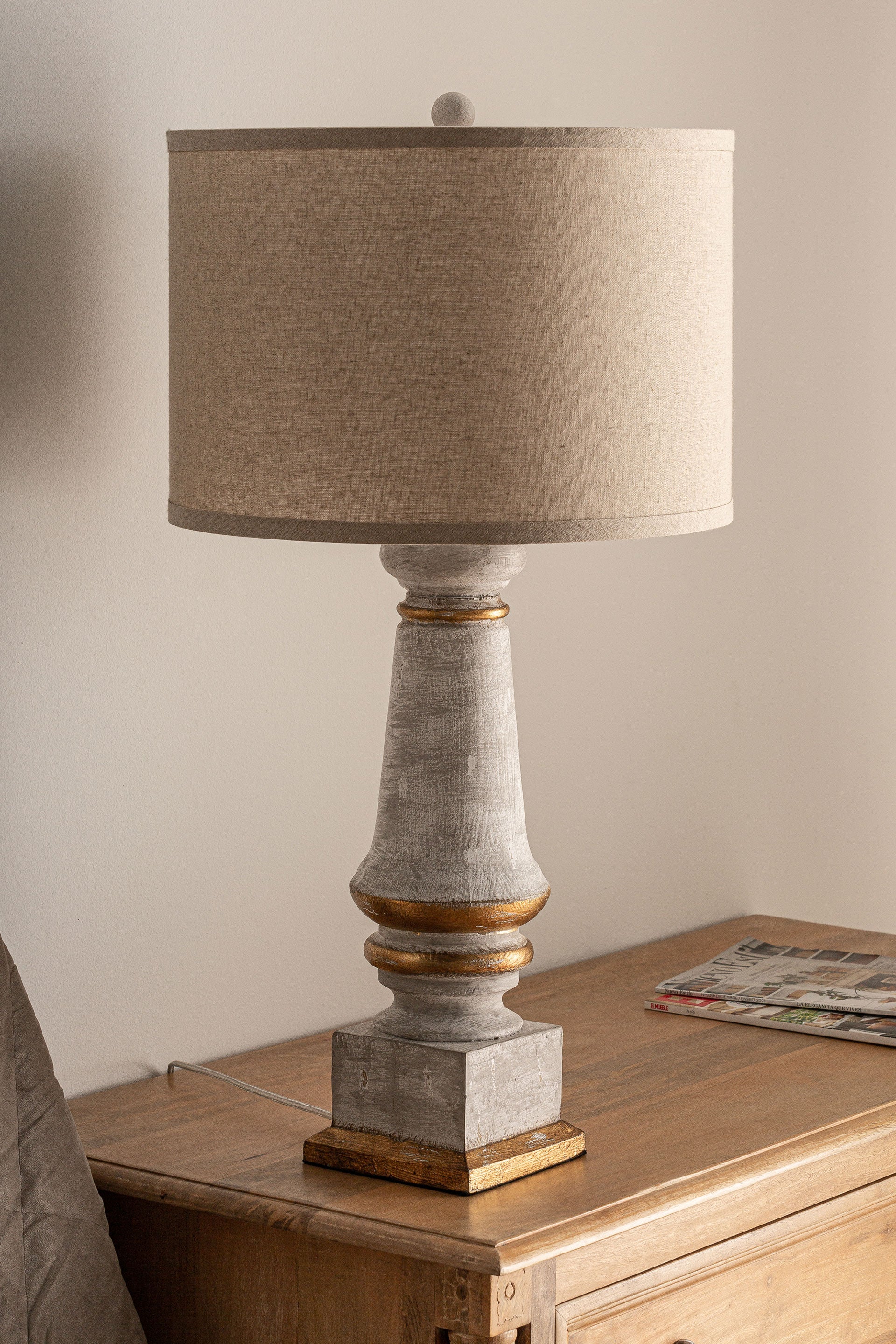 TABLE LAMP