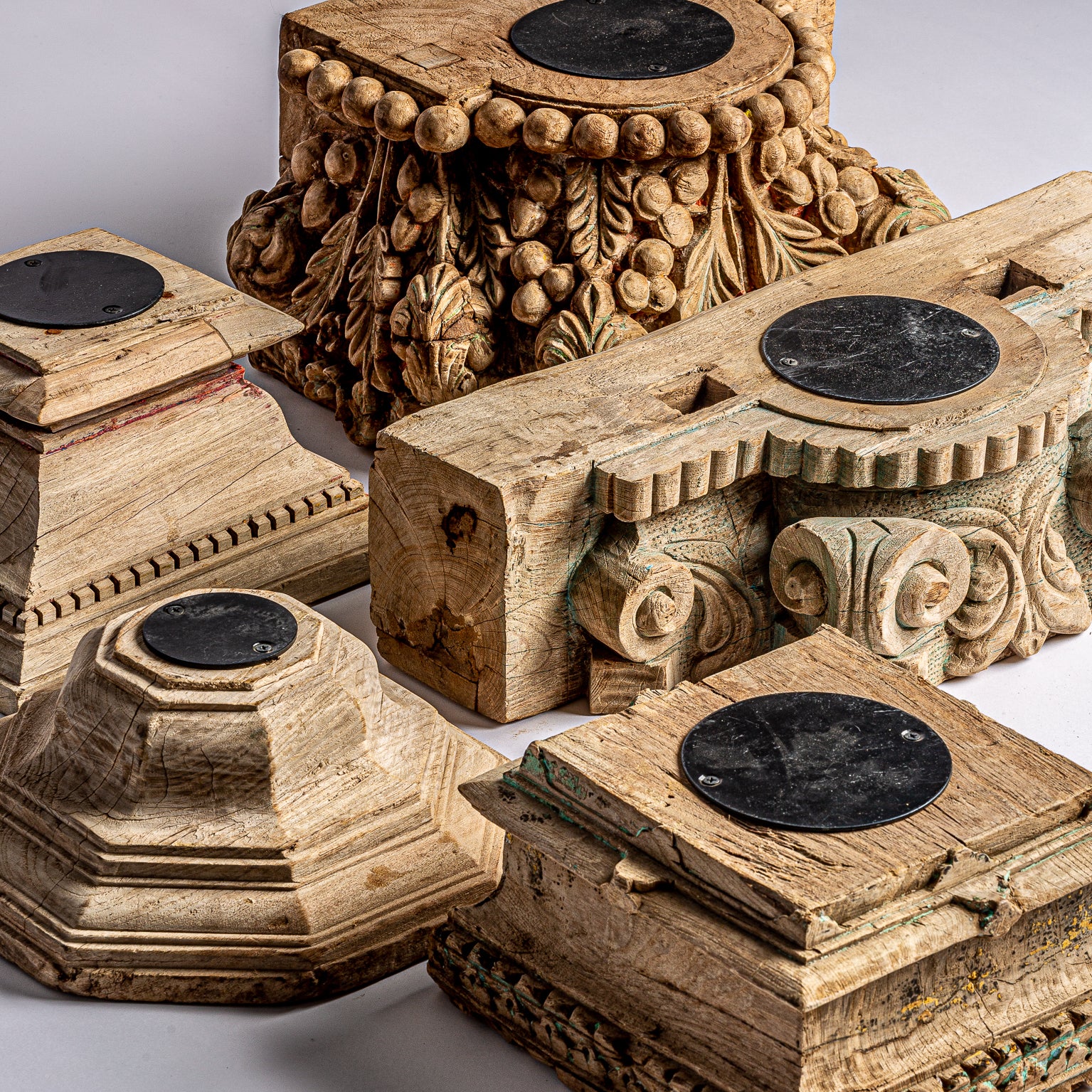 DHOBLEY CANDLE HOLDER