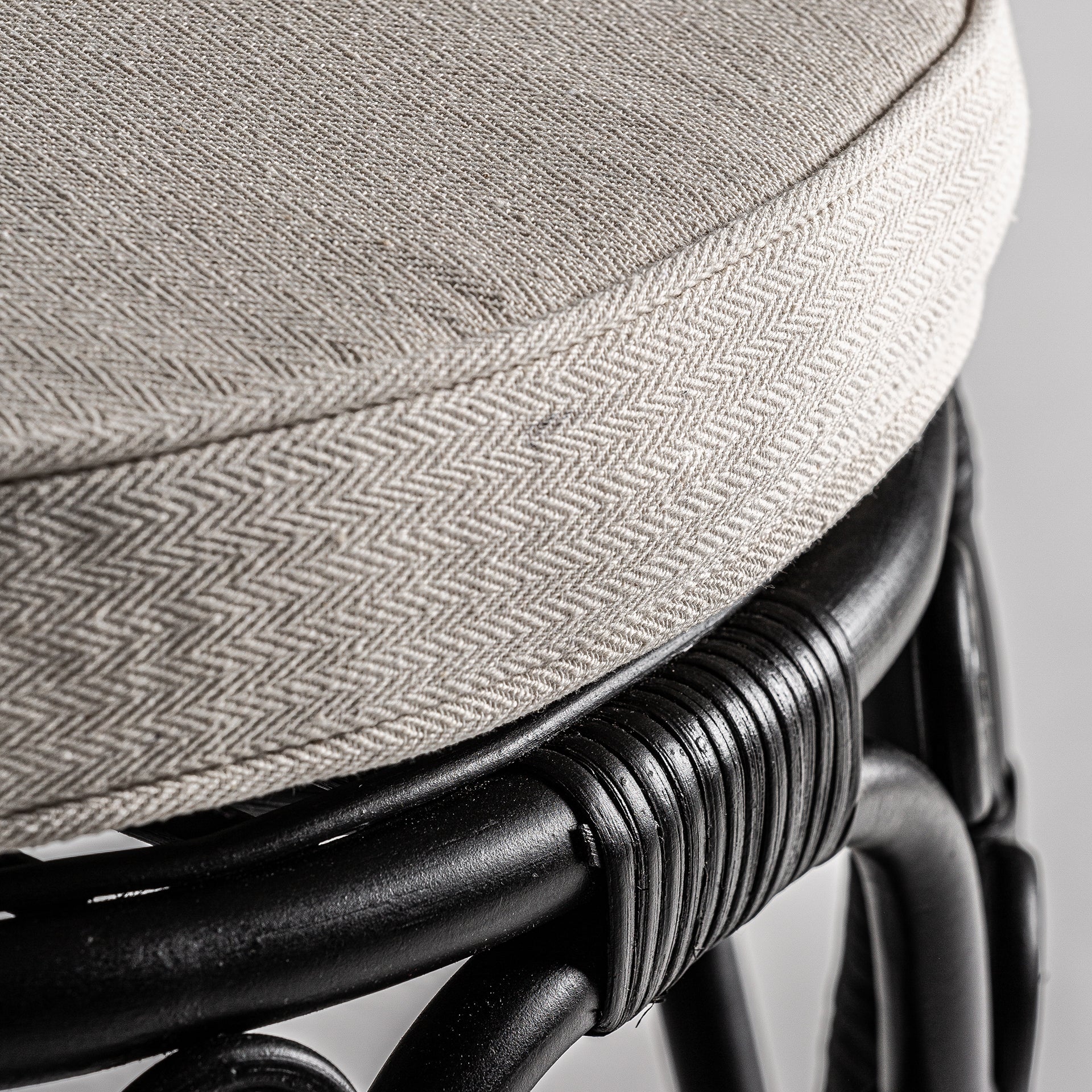 NULVI ARMCHAIR