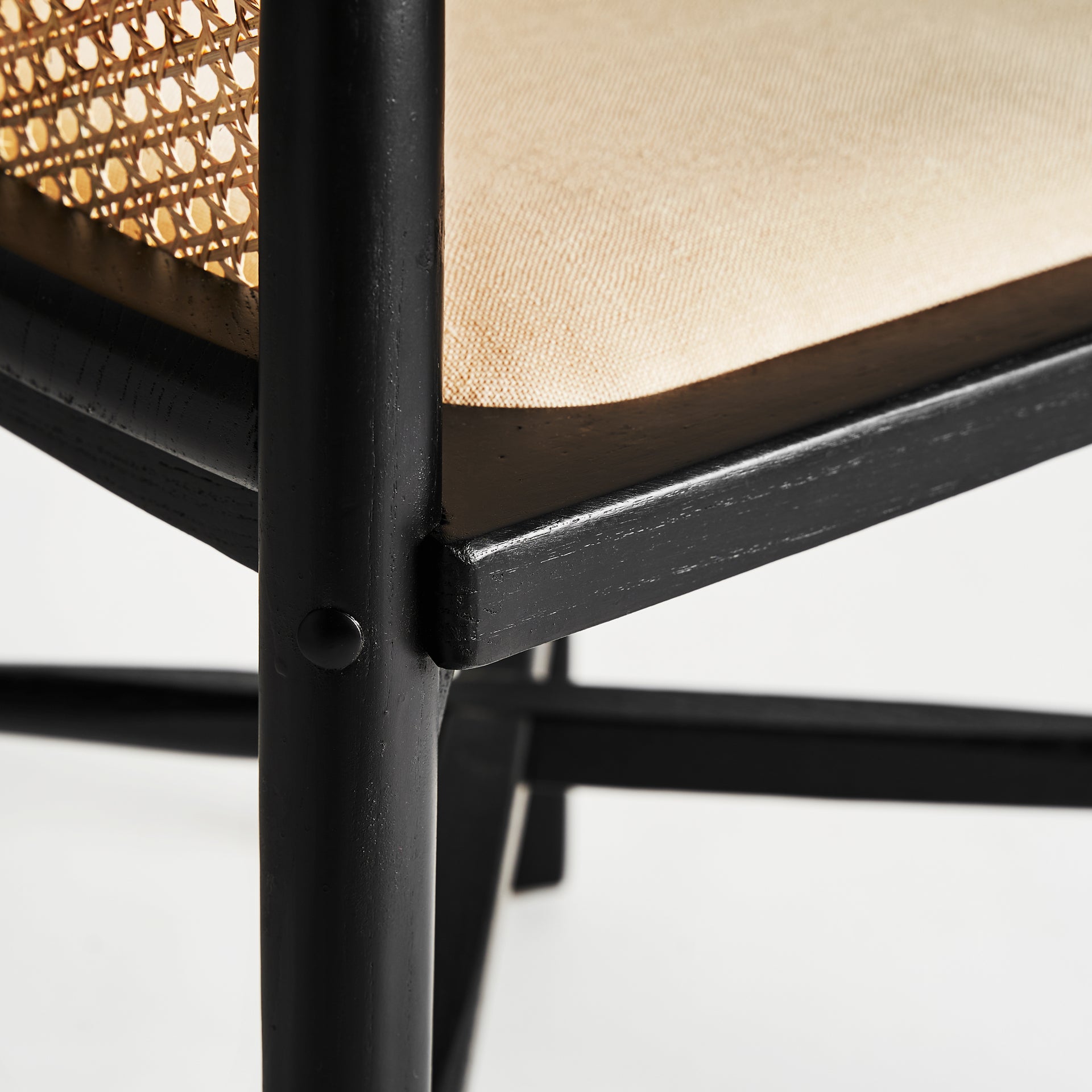 Nuchis Contemporary Birch Armchair – Black & Linen
