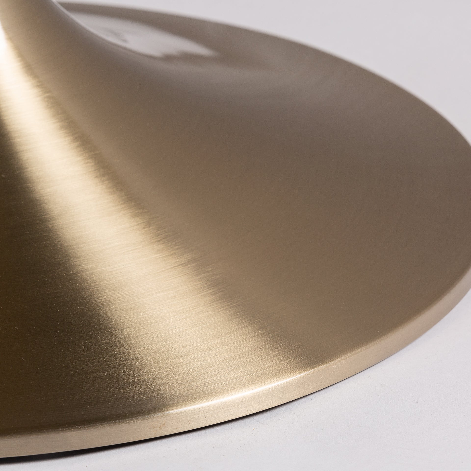 KELHEIM DINING TABLE