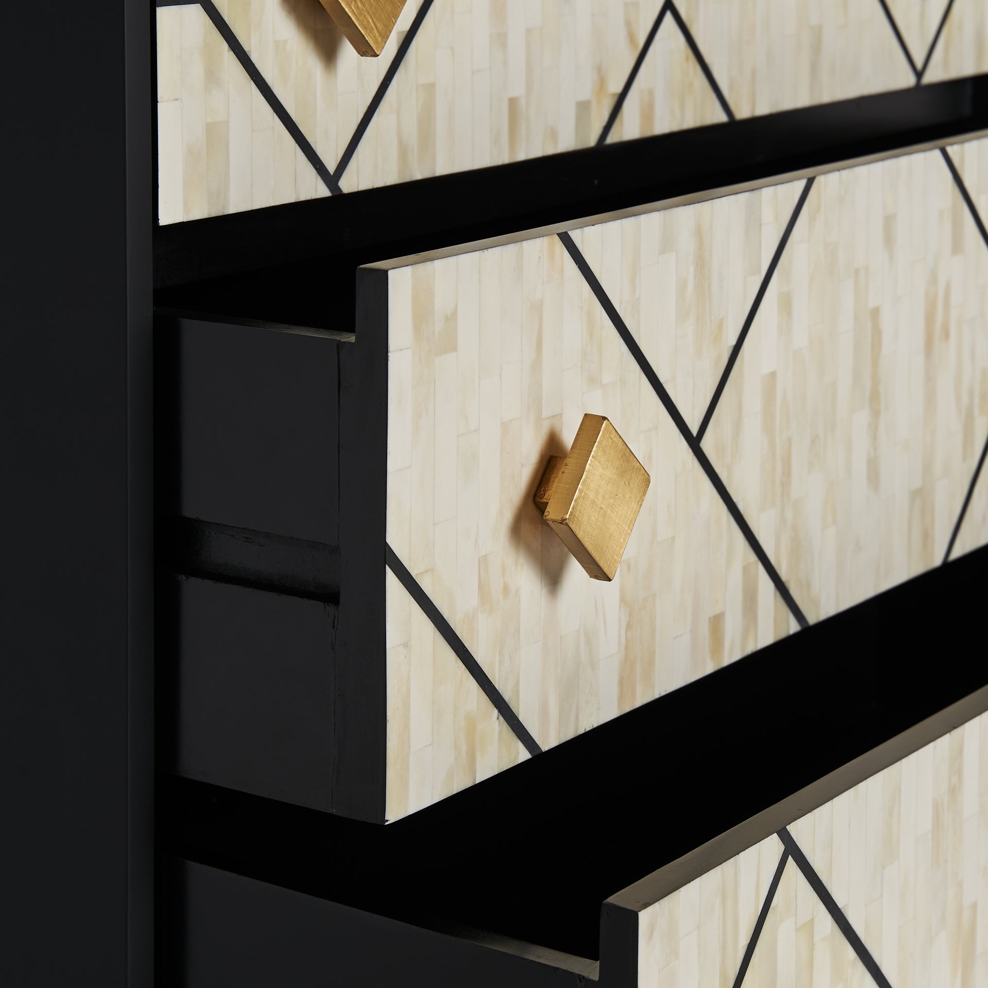 CHARMES CHEST OF DRAWERS