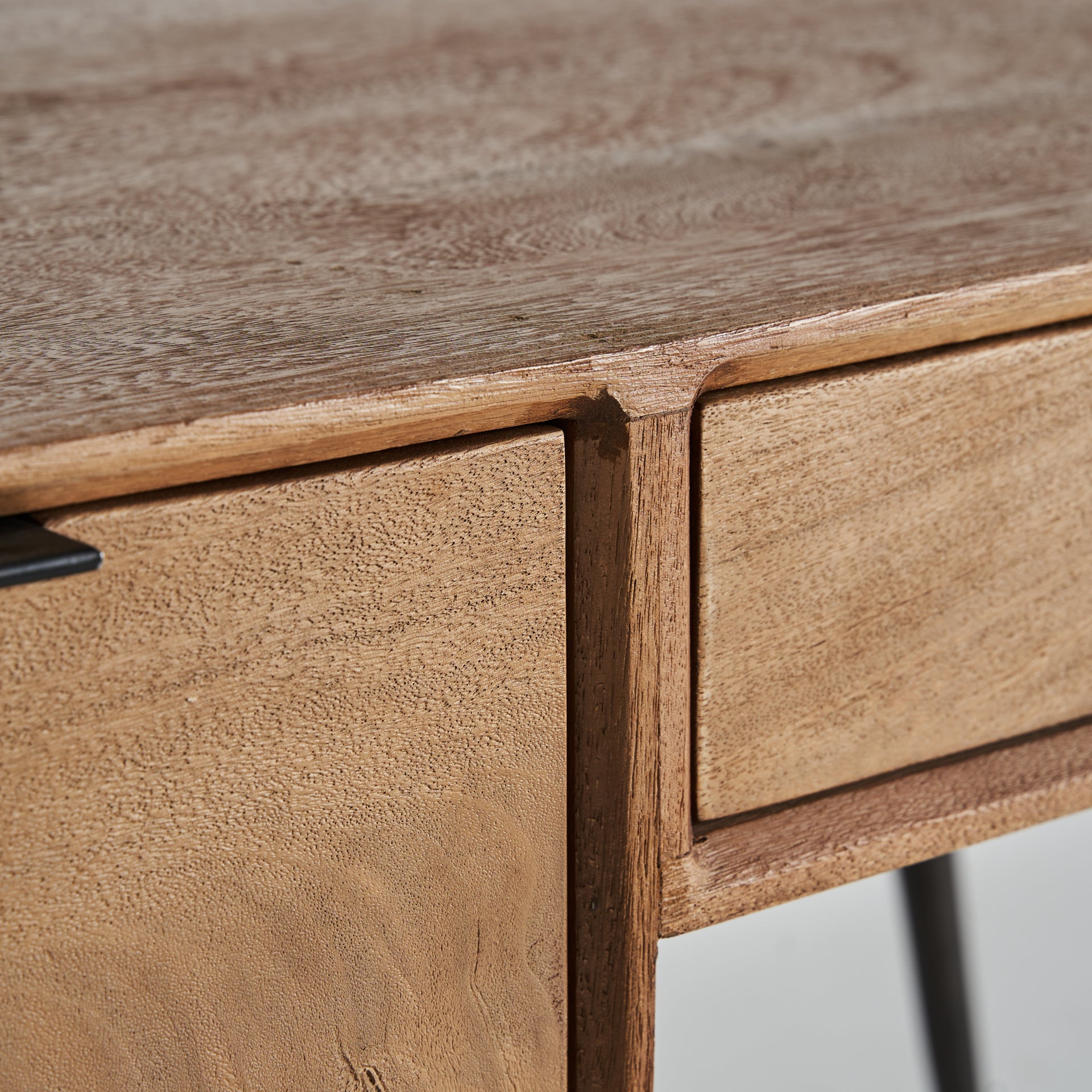SERED DESK