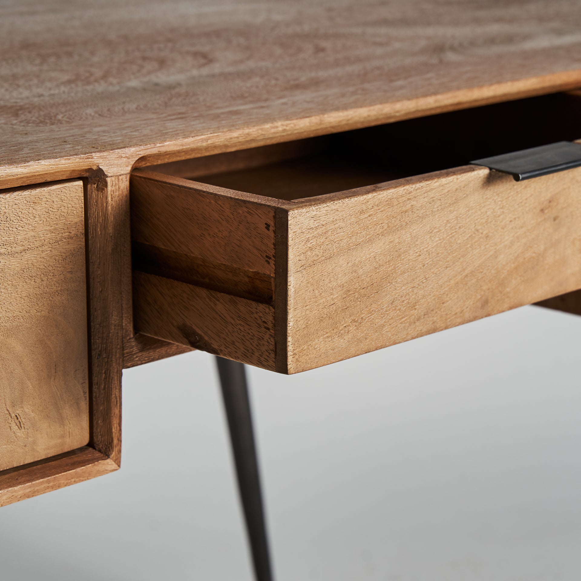 SERED DESK