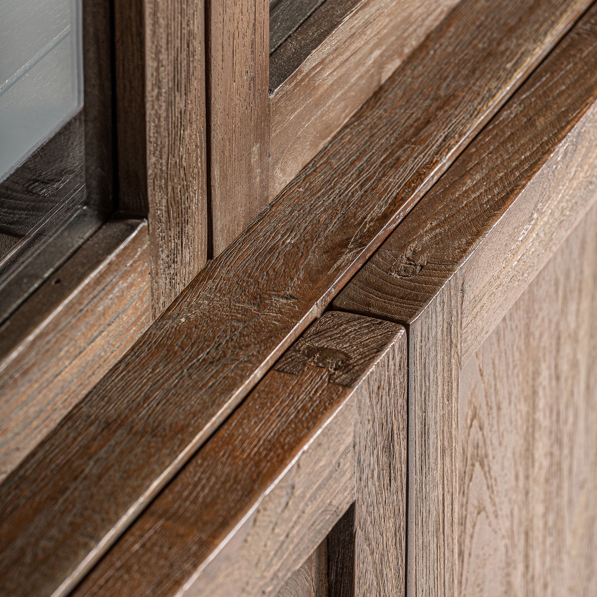 NYSTED GLASS CABINET