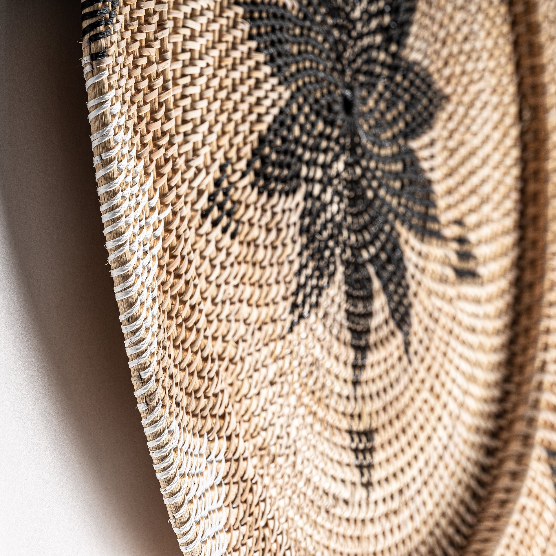 HANDWOVEN RATTAN DECORATIVE DISH