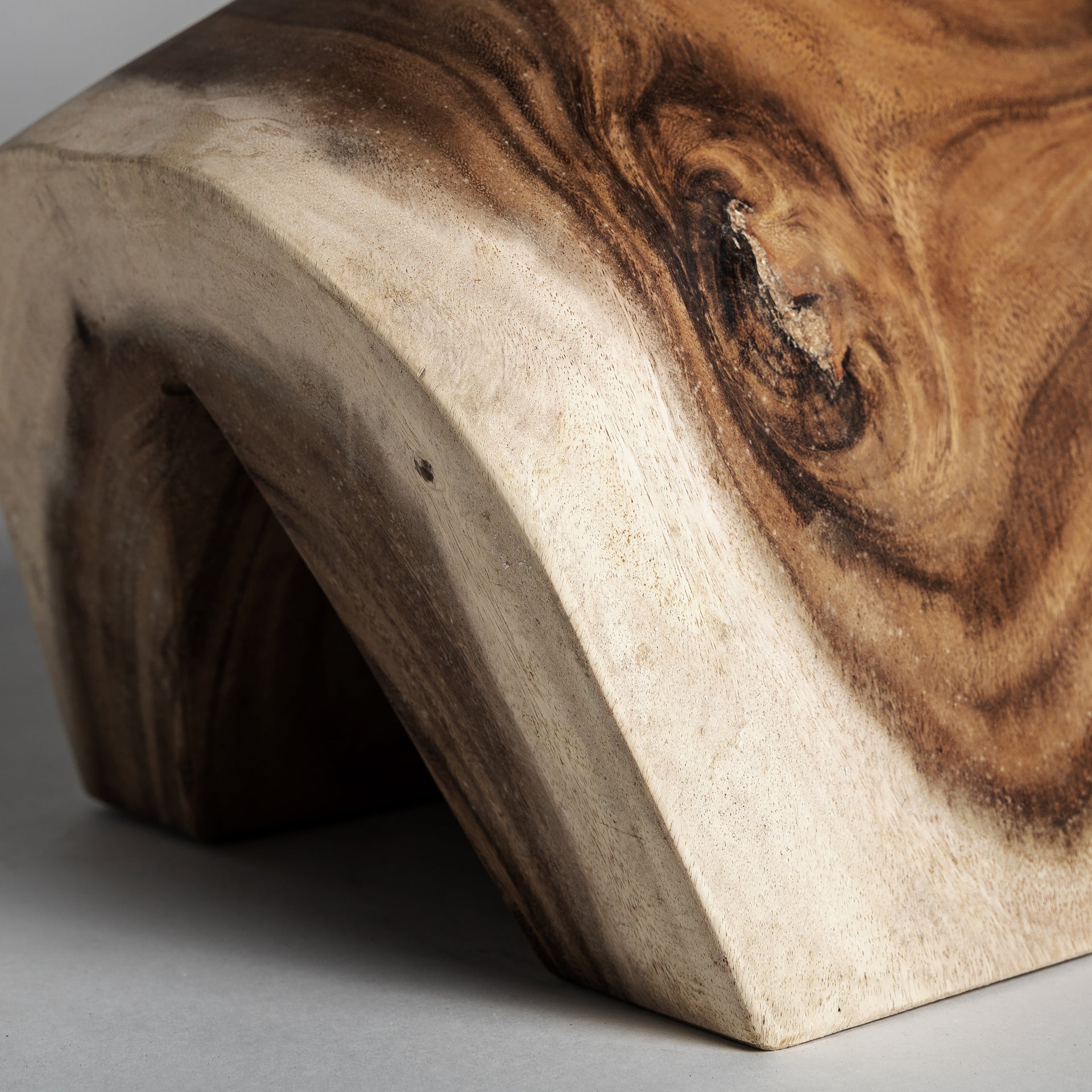 TOTEM DECORATIVE FIGURE