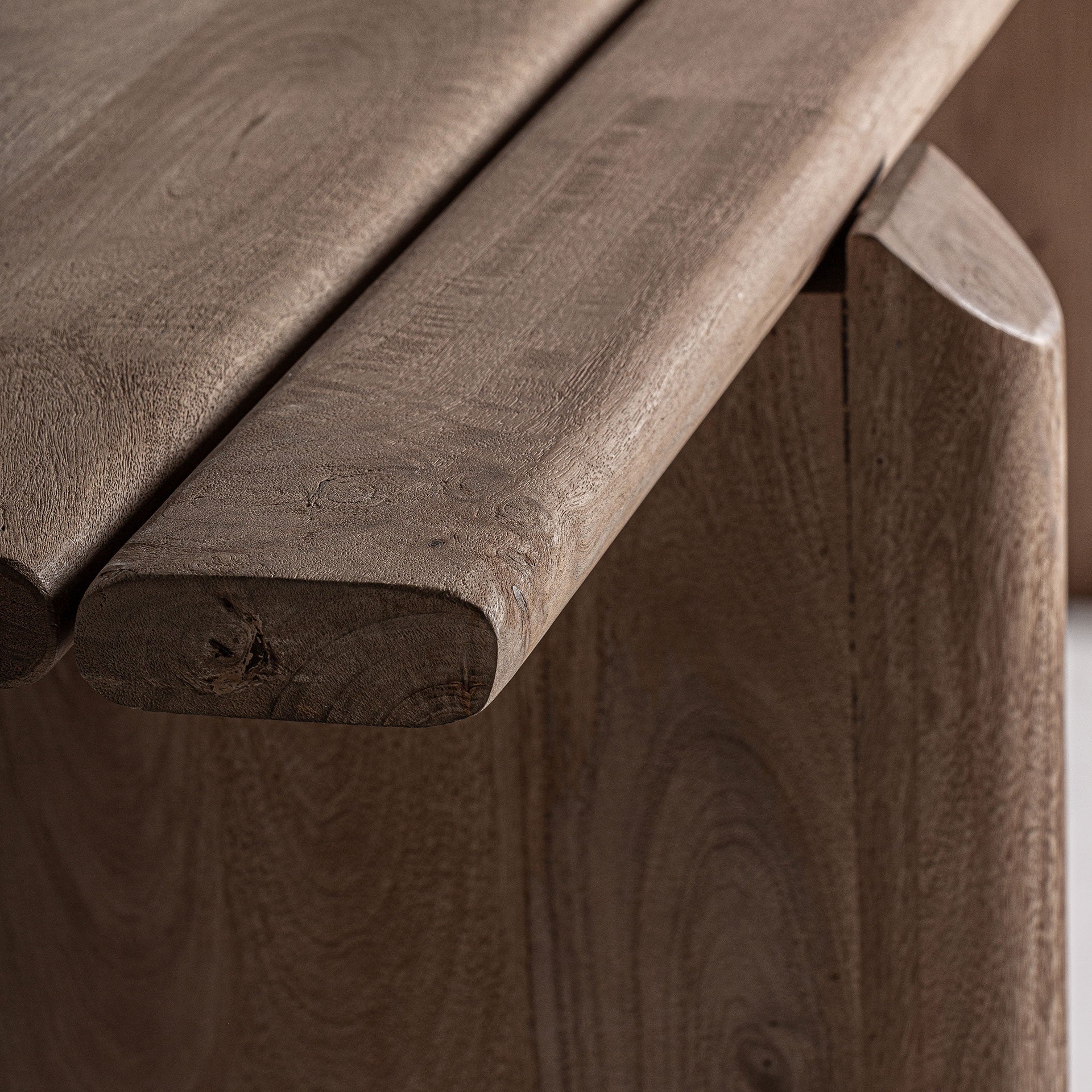 JACQUARD DINING TABLE