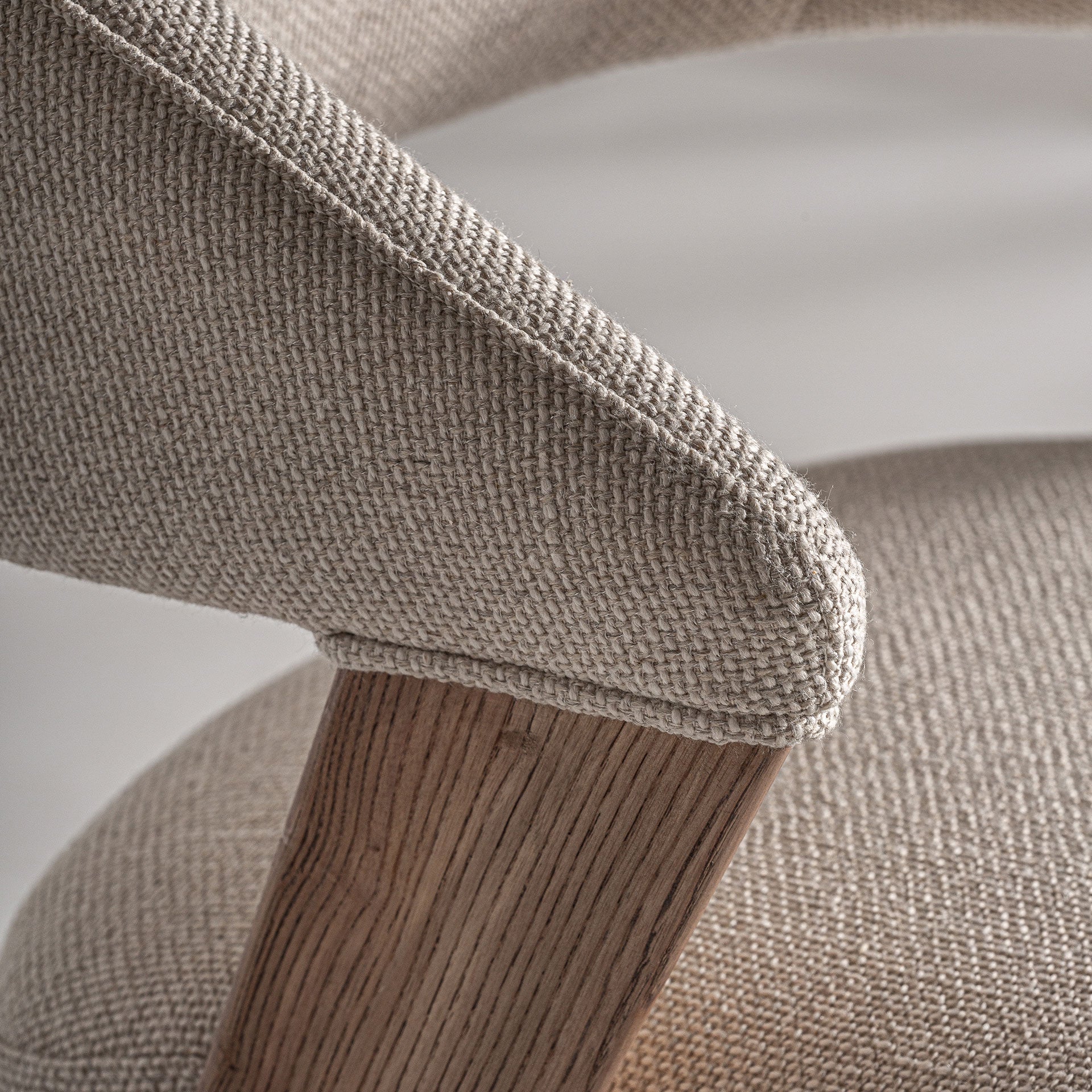 MOENA CHAIR