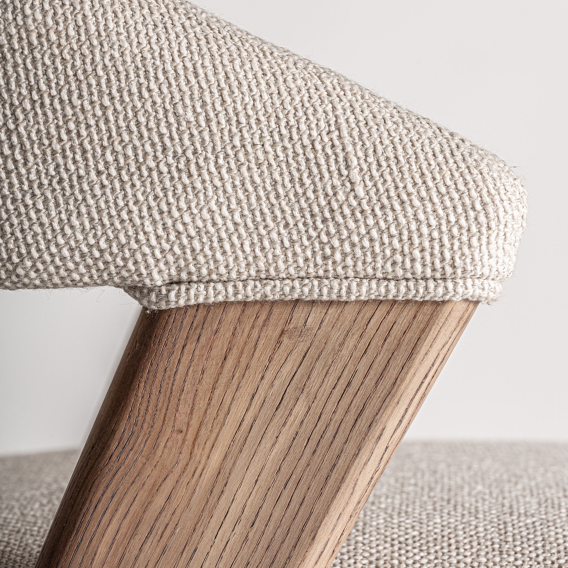 MOENA CHAIR