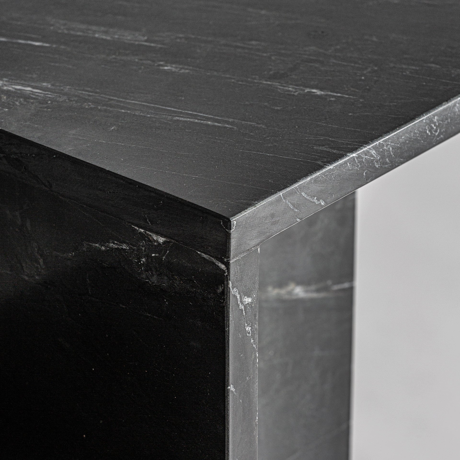 MARQUINA SIDE TABLE