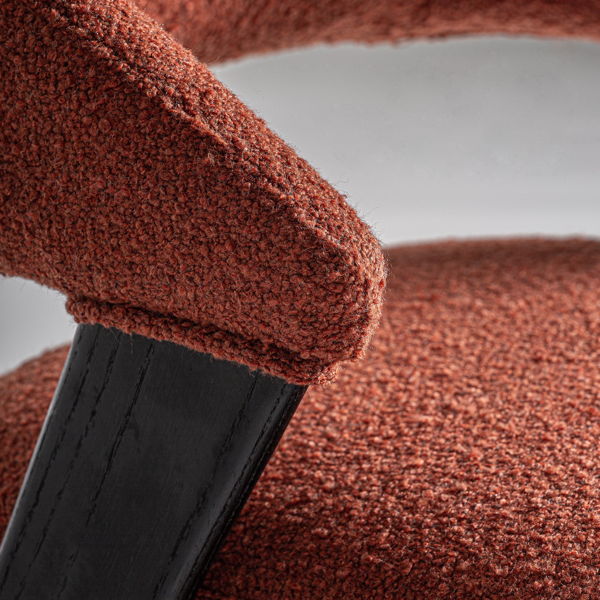 VENEY CHAIR