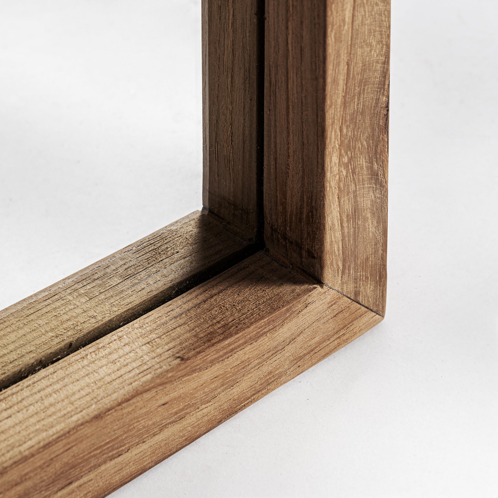 TAHUS MIRROR