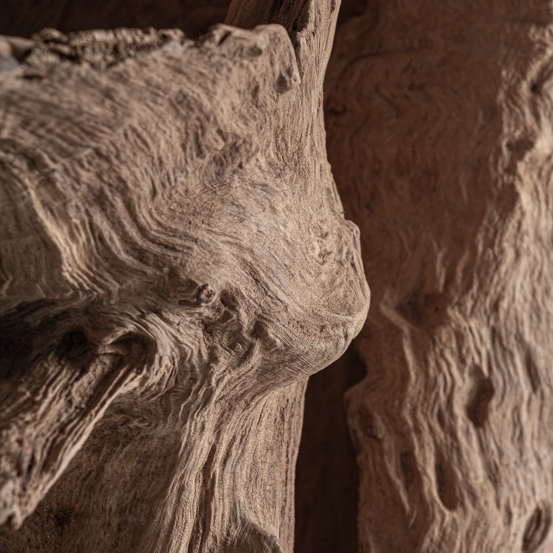 NAJHE FLOOR SCULPTURE